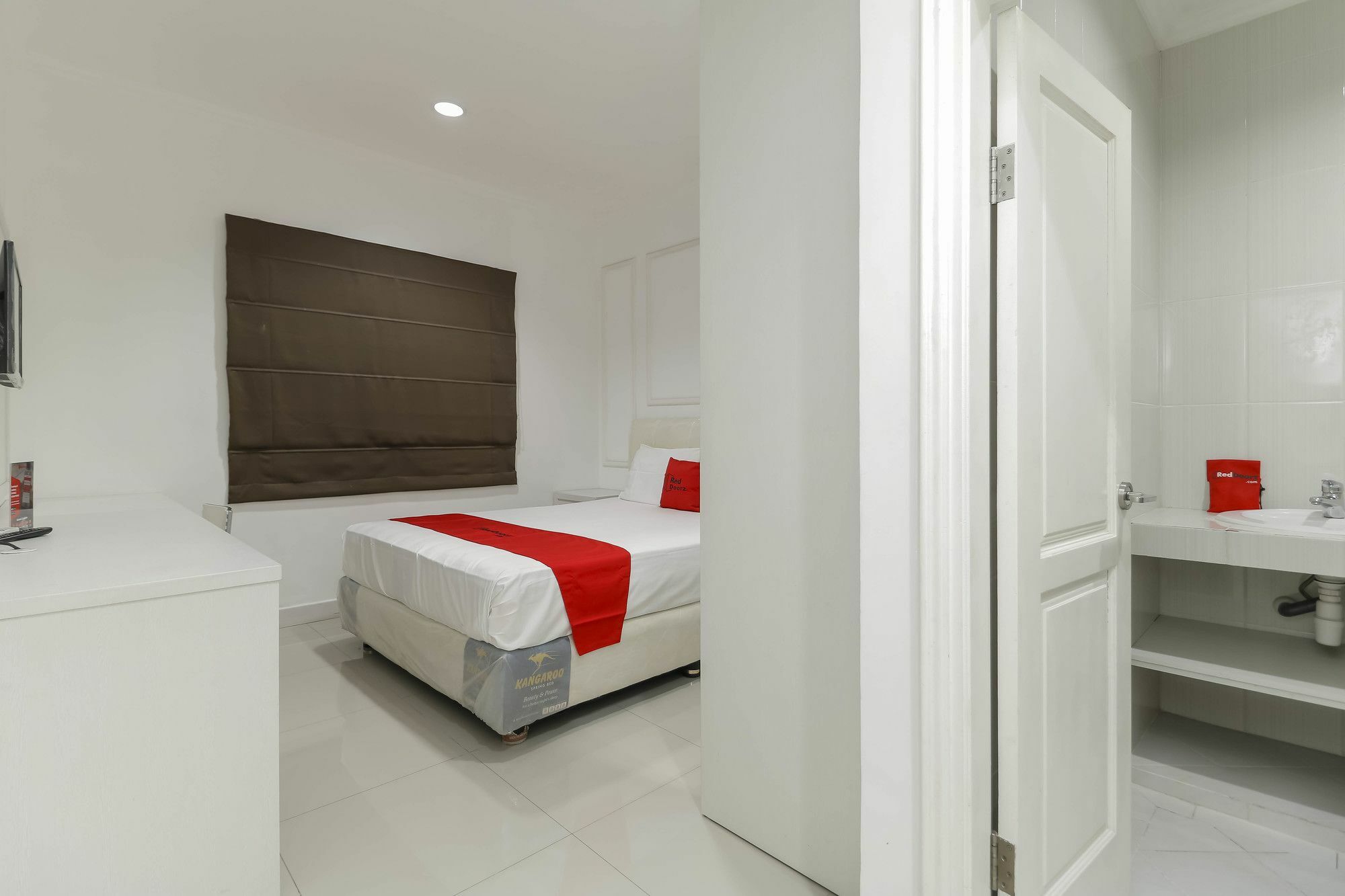 Reddoorz Plus @ Setiabudi Barat Giacarta Esterno foto