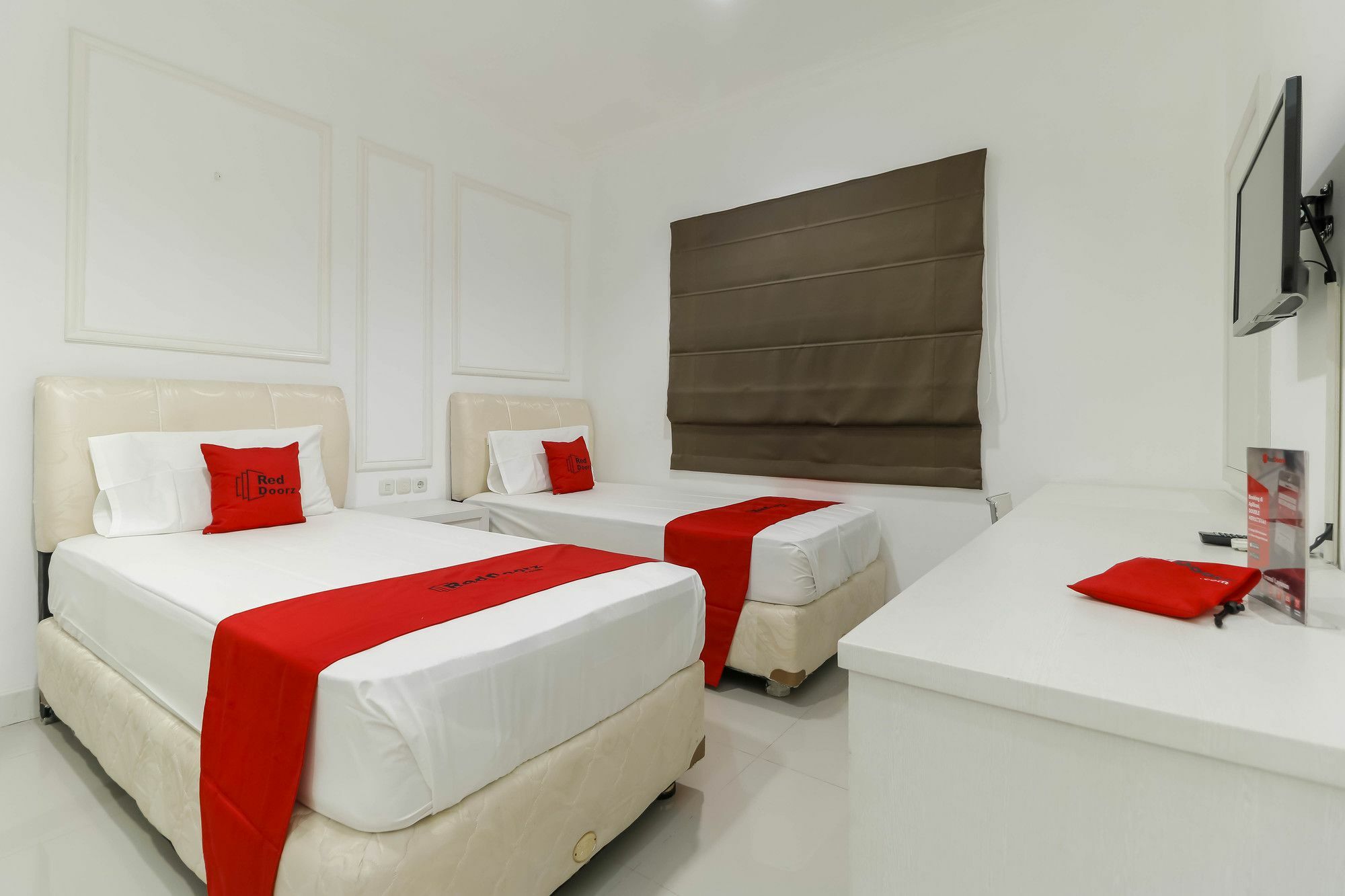 Reddoorz Plus @ Setiabudi Barat Giacarta Esterno foto