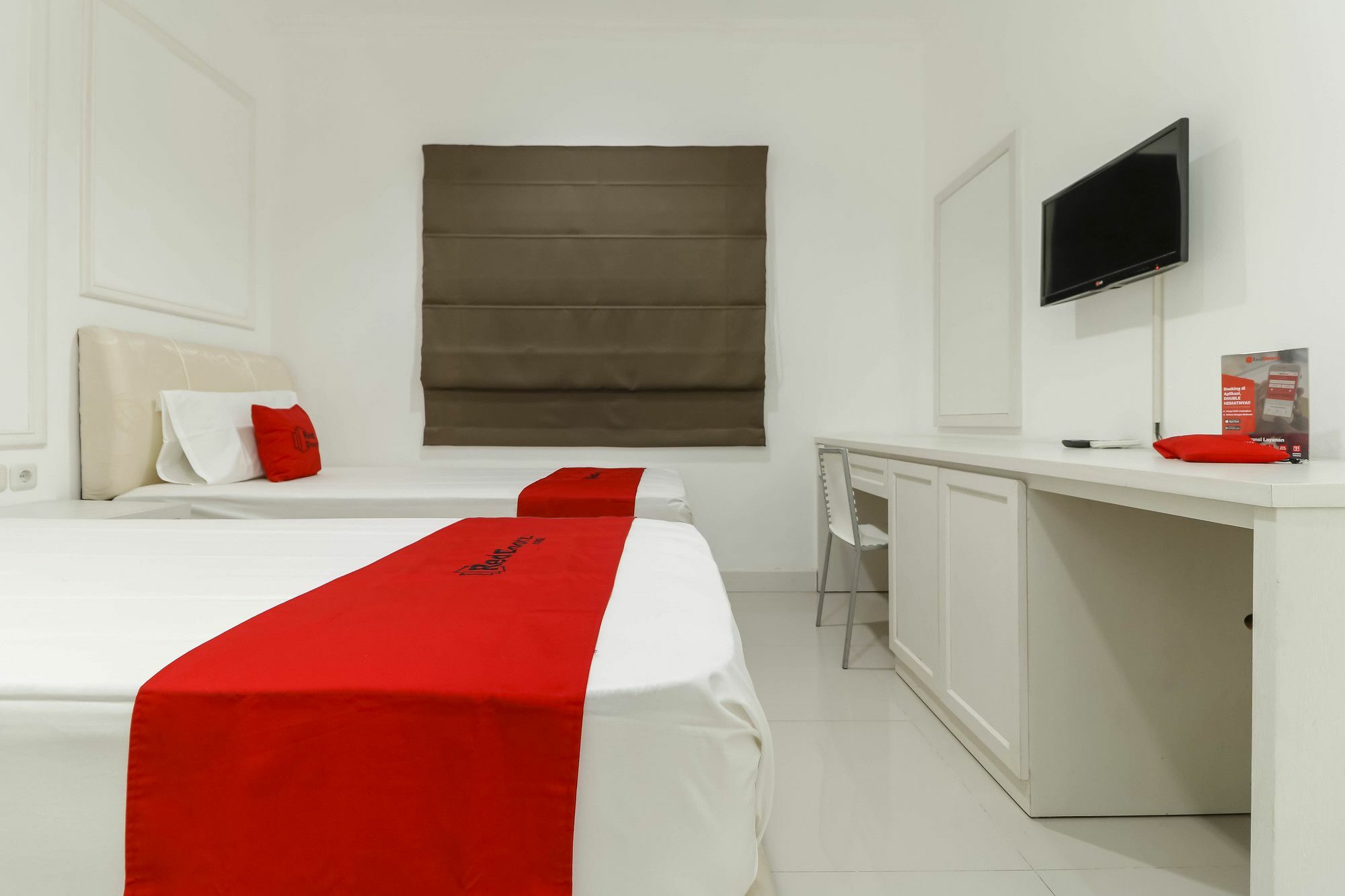 Reddoorz Plus @ Setiabudi Barat Giacarta Esterno foto