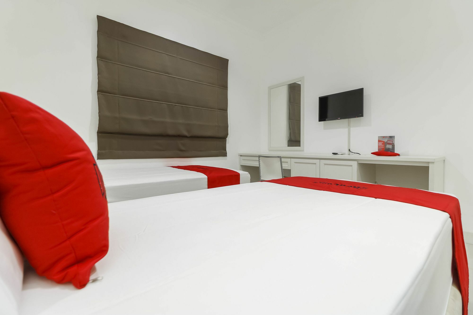 Reddoorz Plus @ Setiabudi Barat Giacarta Esterno foto