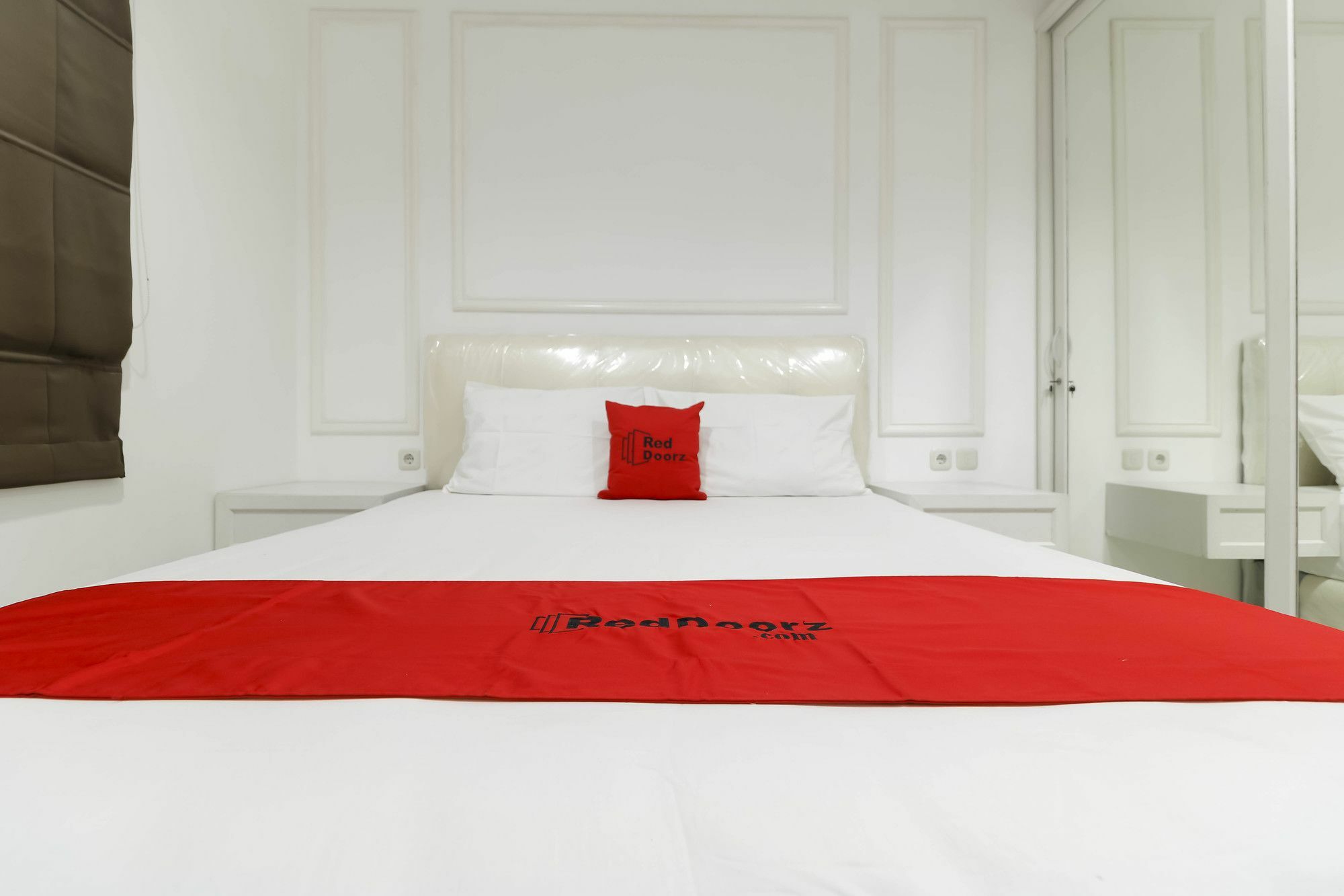 Reddoorz Plus @ Setiabudi Barat Giacarta Esterno foto