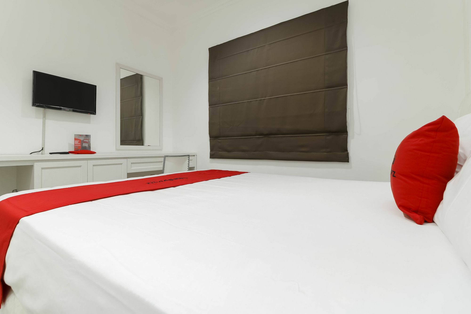 Reddoorz Plus @ Setiabudi Barat Giacarta Esterno foto