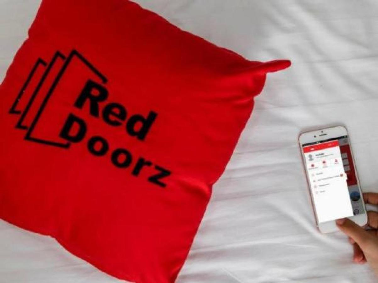 Reddoorz Plus @ Setiabudi Barat Giacarta Esterno foto